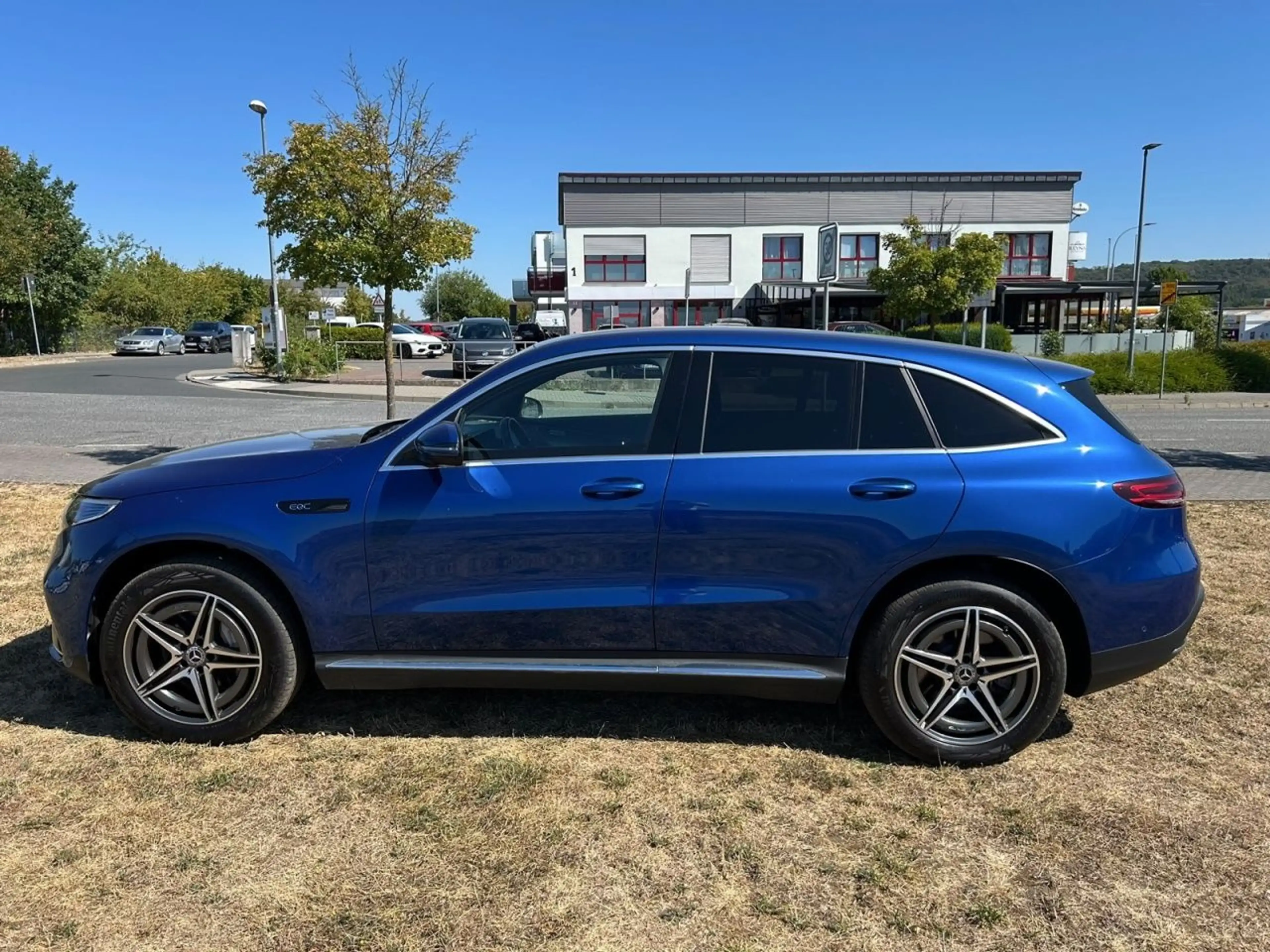 Mercedes-Benz EQC 400 400 4M AMG Line AMG+FAHRASSIST+MULTIBEAM+360 — photo 9