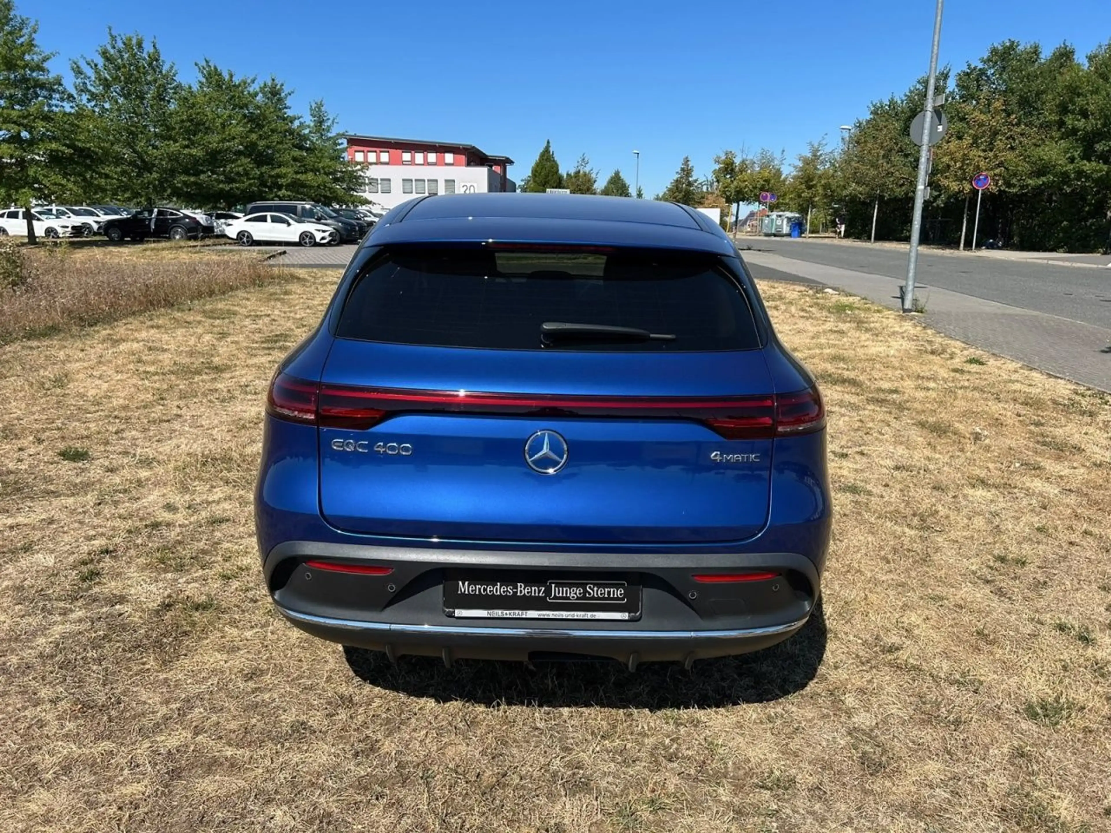 Mercedes-Benz EQC 400 400 4M AMG Line AMG+FAHRASSIST+MULTIBEAM+360 — photo 7
