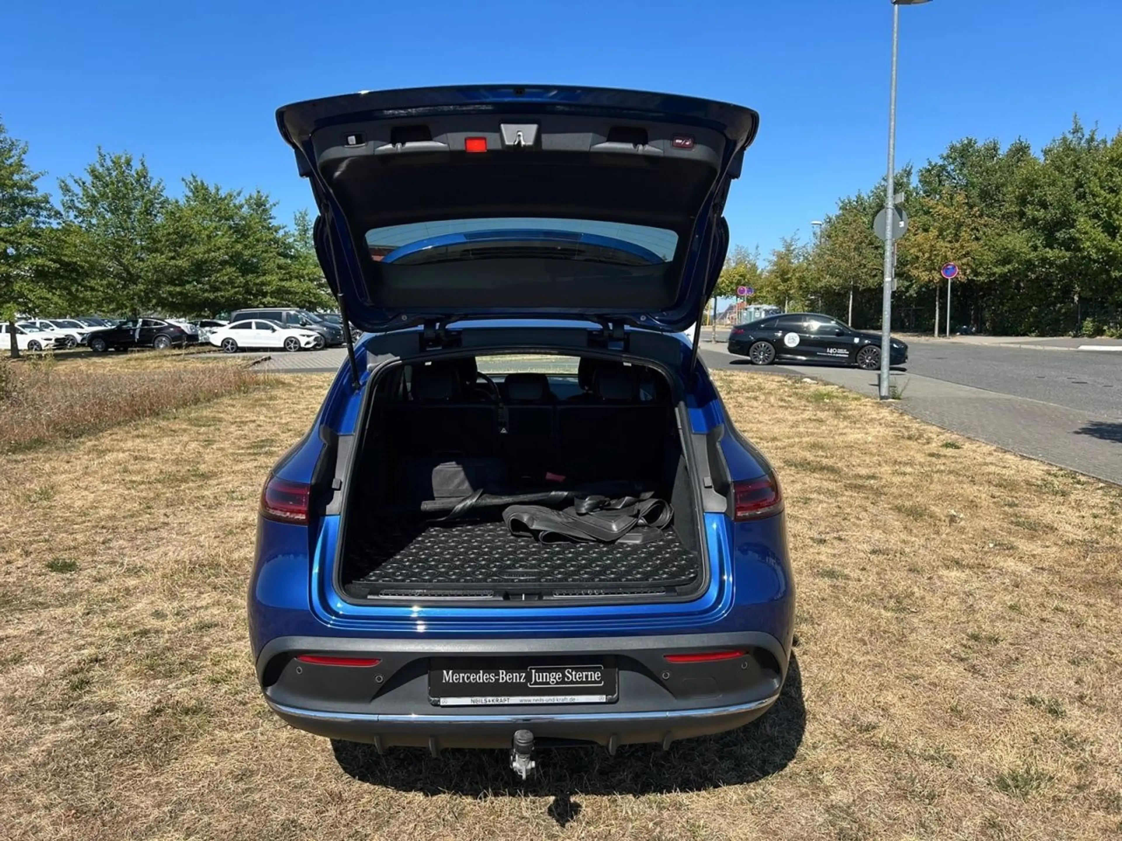 Mercedes-Benz EQC 400 400 4M AMG Line AMG+FAHRASSIST+MULTIBEAM+360 — photo 10