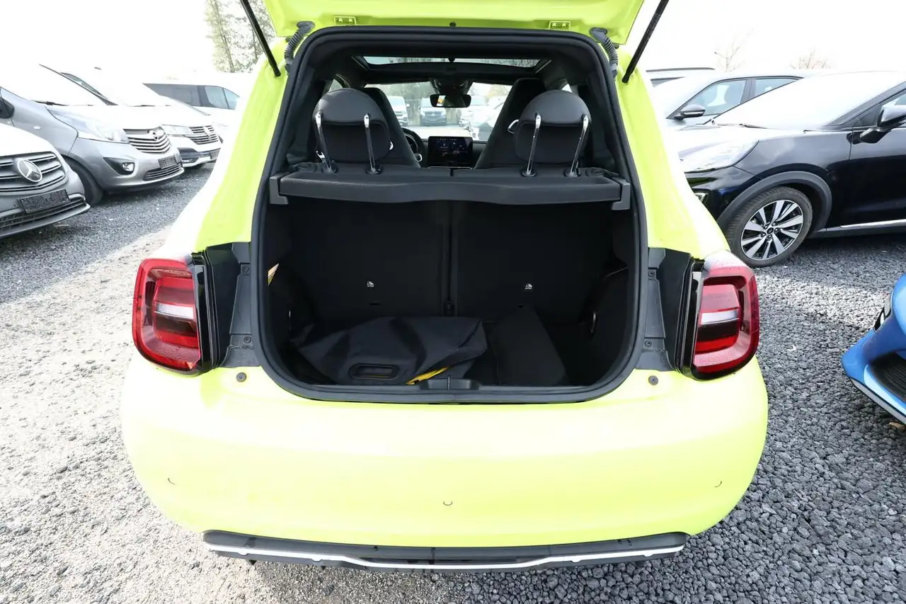 Abarth 500e 2025 — фото 11
