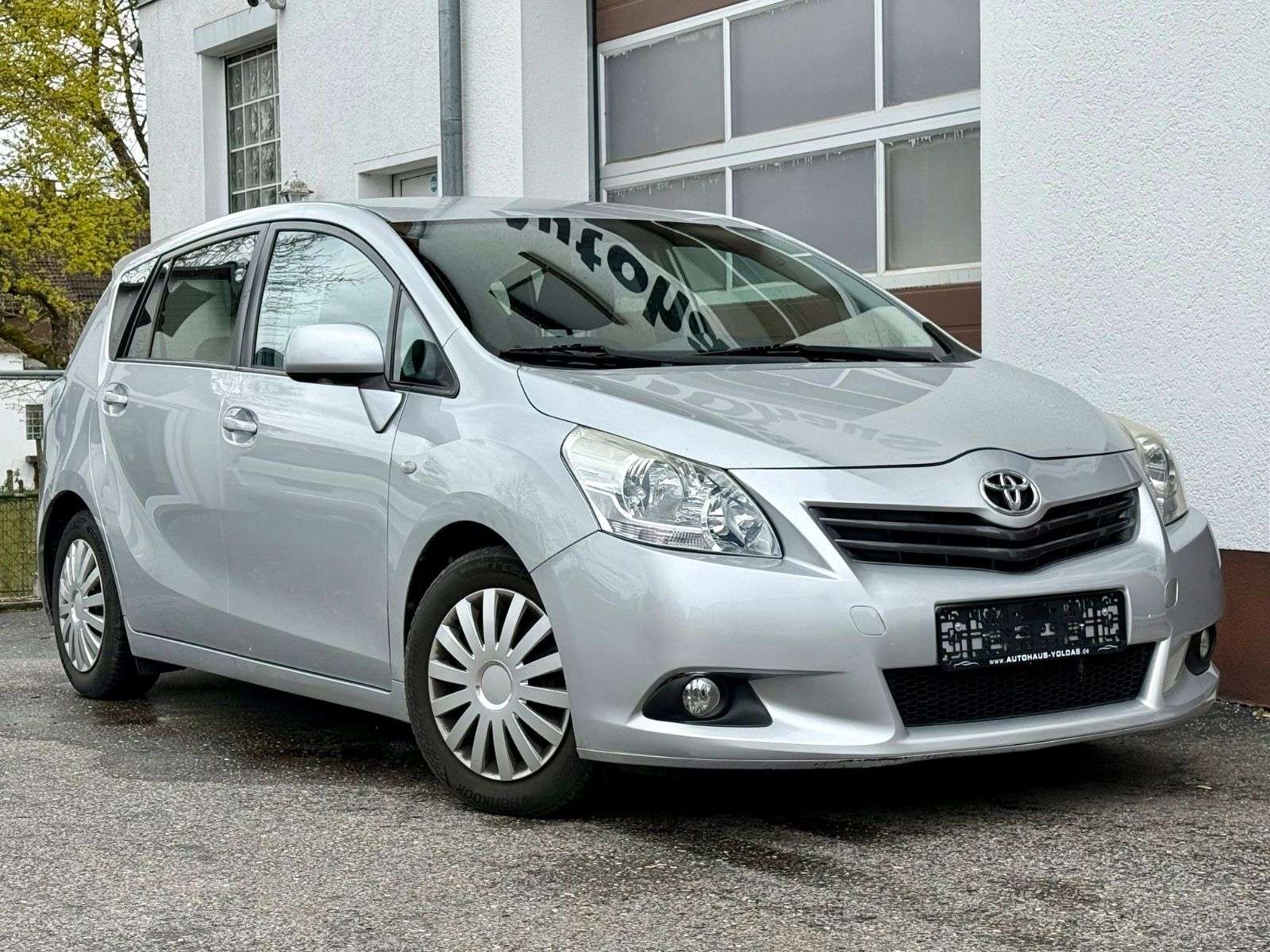 Second hand Toyota Verso 1.8