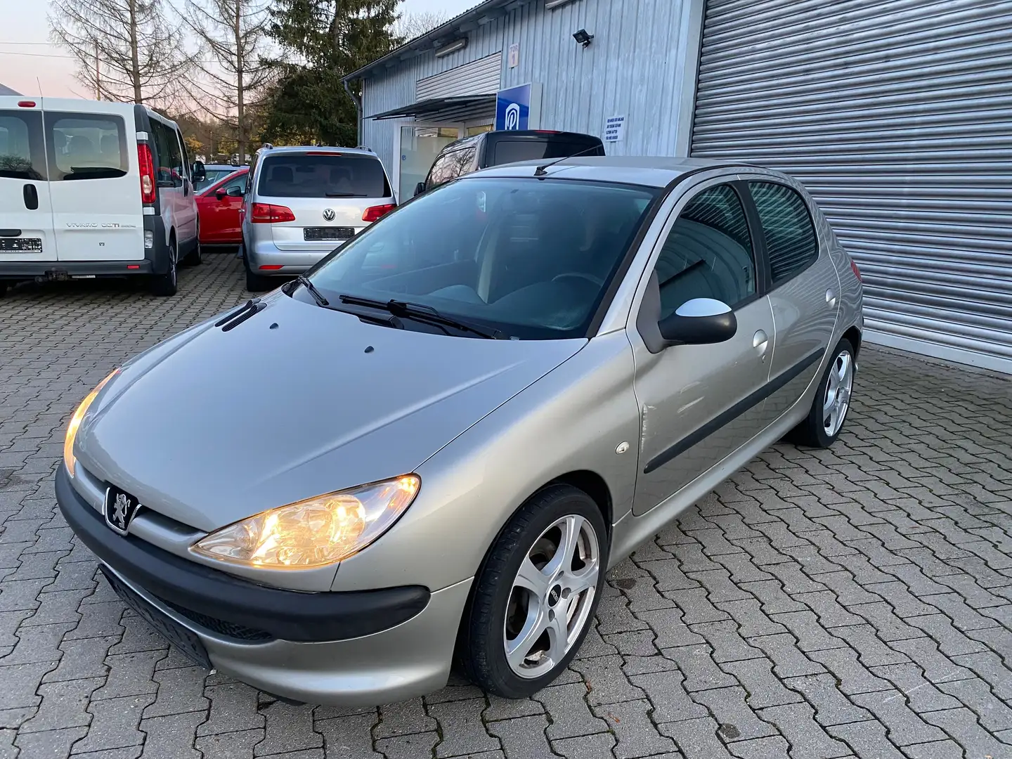 Peugeot 206 Premium*Klima*5-Türig*TÜV/AU bis 07.2026!* Grau - 2