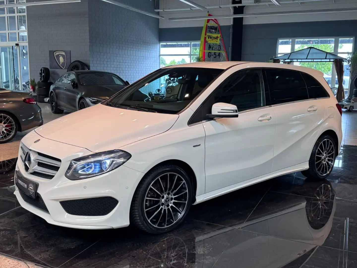 Mercedes-Benz B 220 d 4Matic DCT 7-Gang AMG-Line LED Navi Tempo Weiß - 1