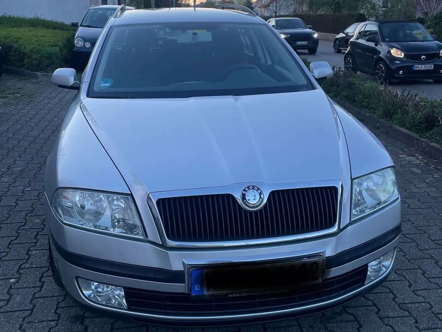Skoda Octavia Octavia II Combi Combi 1.6 Automatik Classic Argintiu - 1