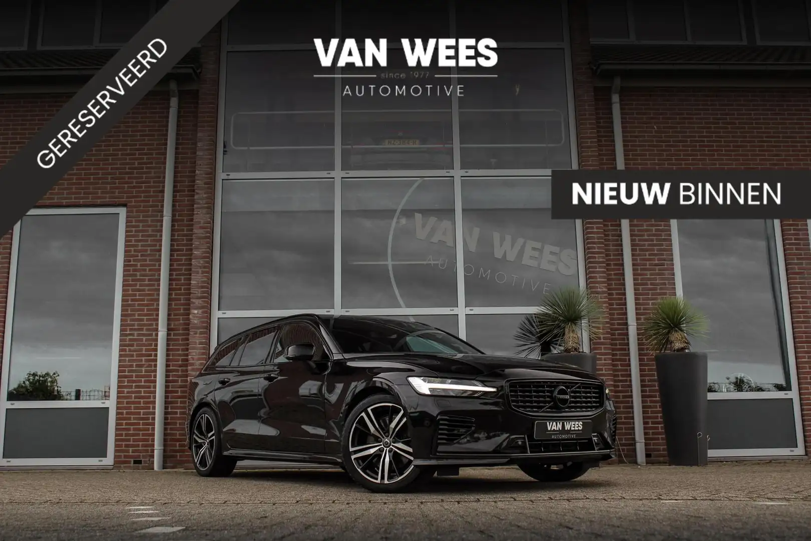 Volvo V60 2.0 T6 Recharge AWD R-Design | 1e eigenaar | NL au Noir - 1