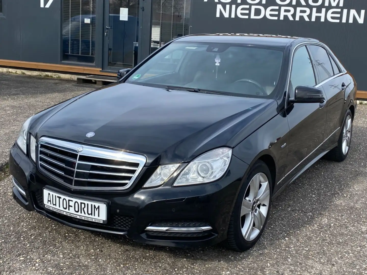 Mercedes-Benz E 300 CDI BlueEfficiency *Limousine* Avantgarde Noir - 1
