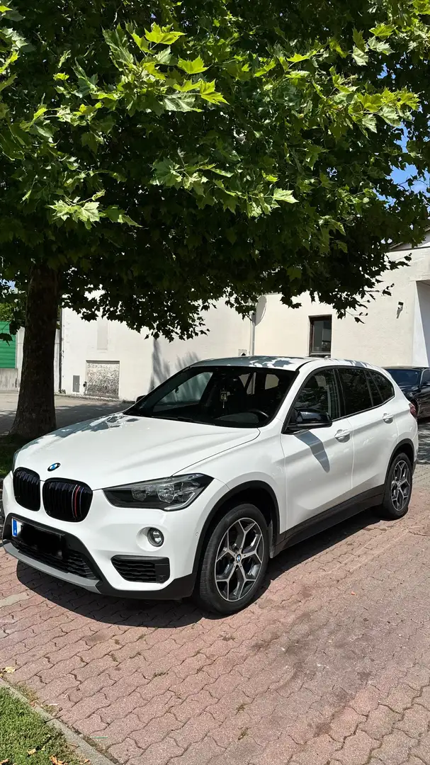 BMW X1 sDrive18d Sport Line - 1