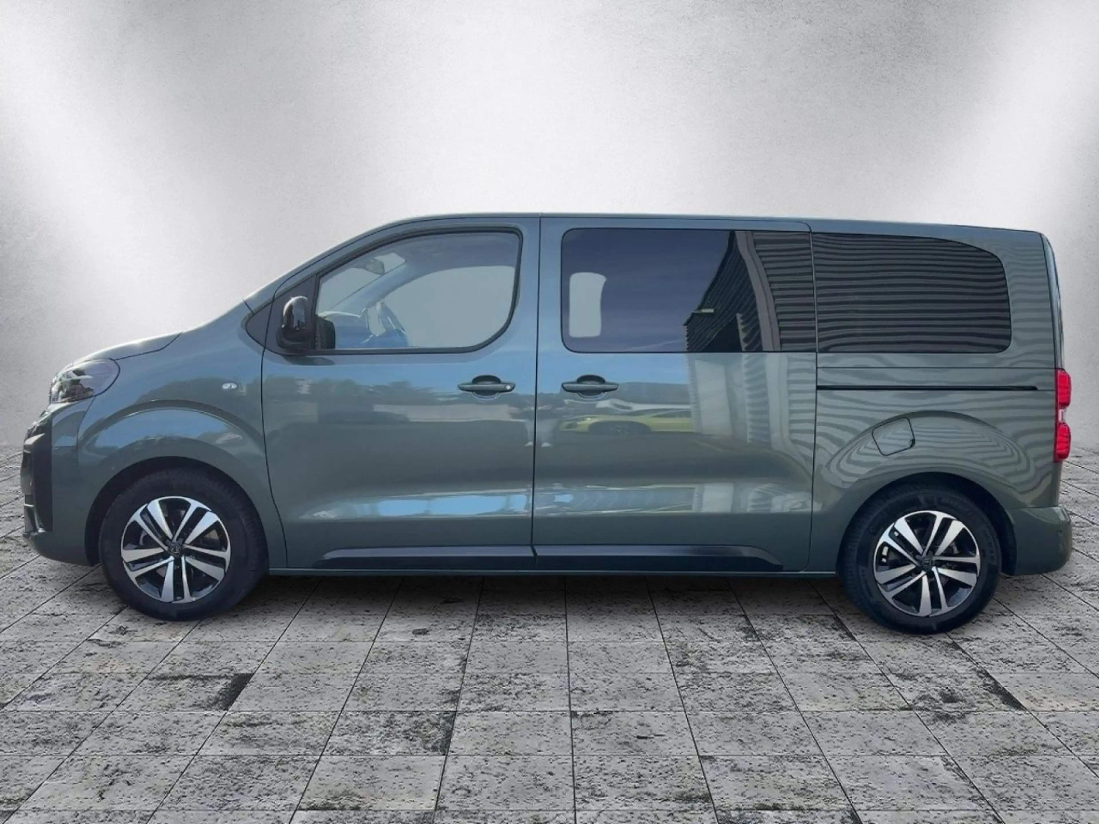 Peugeot Traveller Allure L2 Diesel 180 EAT8 — photo 3