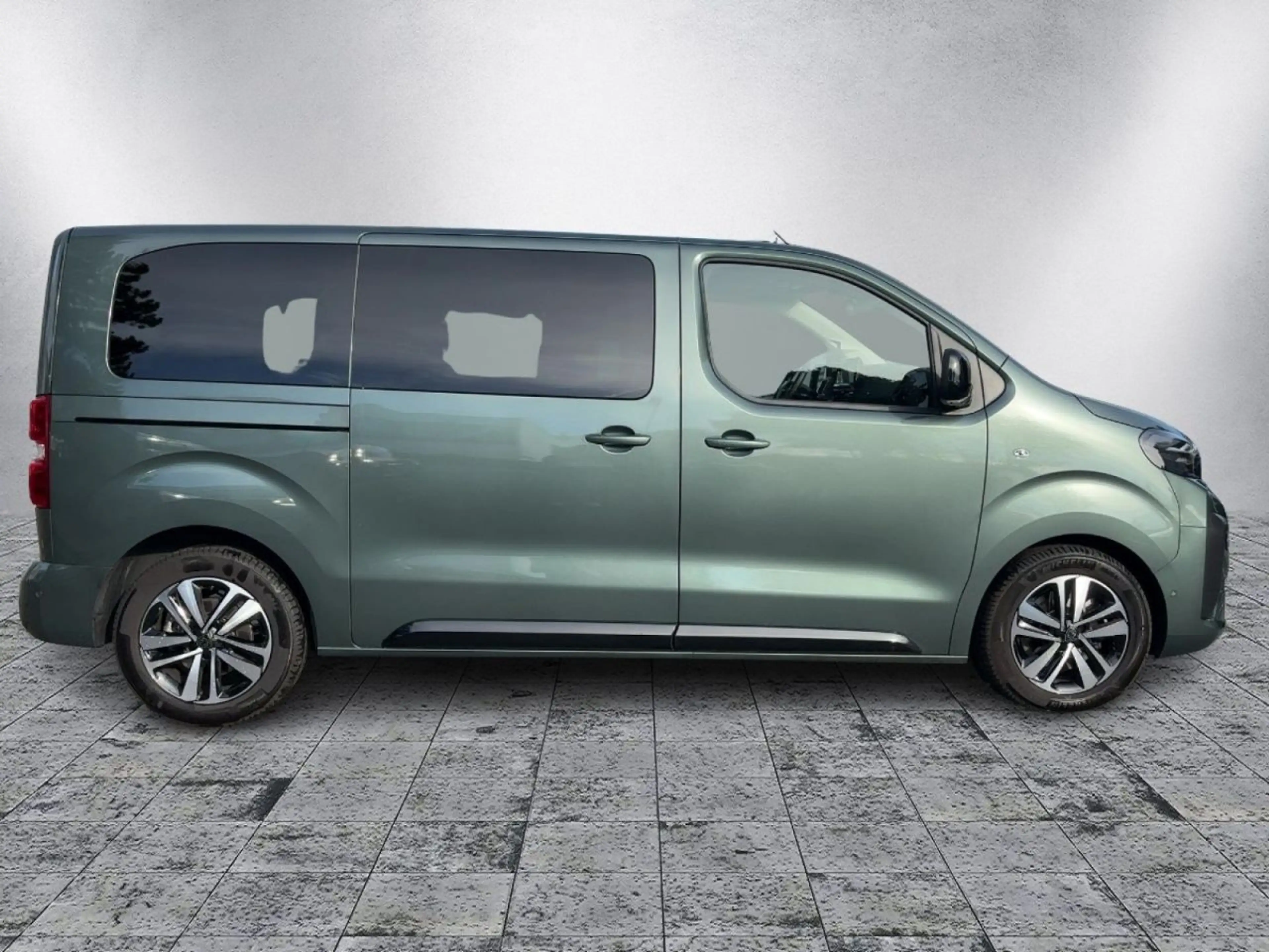 Peugeot Traveller Allure L2 Diesel 180 EAT8 — photo 6
