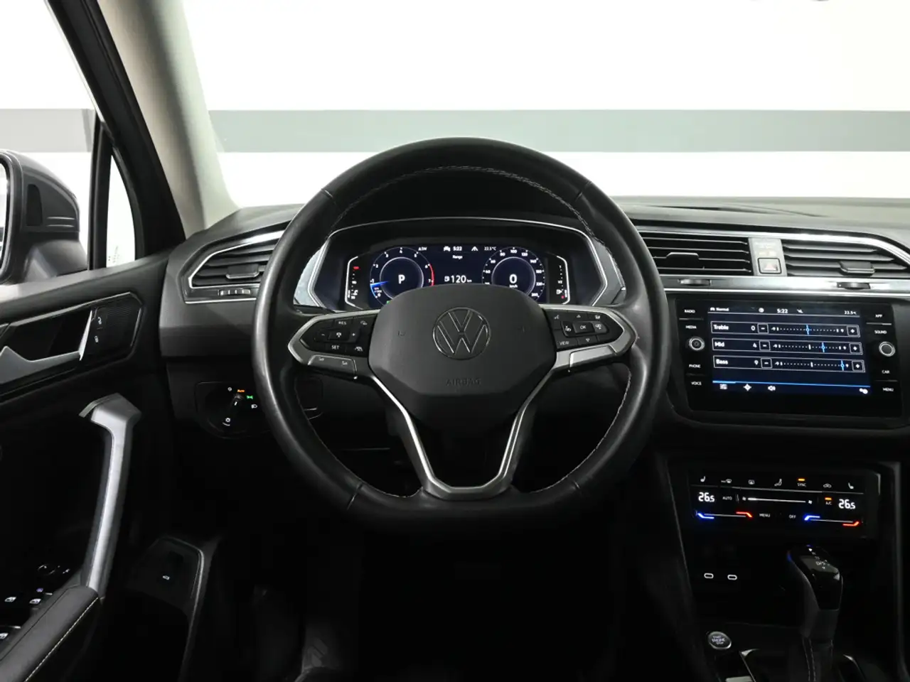 Volkswagen Tiguan снимка Volkswagen Tiguan