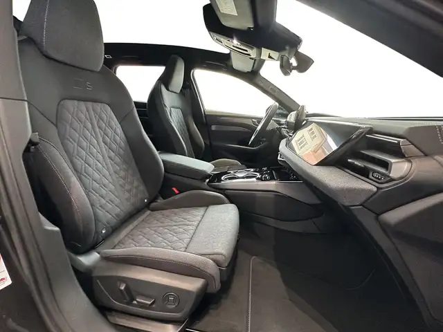 Audi A6 view 11