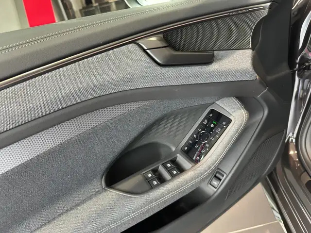 Audi A6 view 13