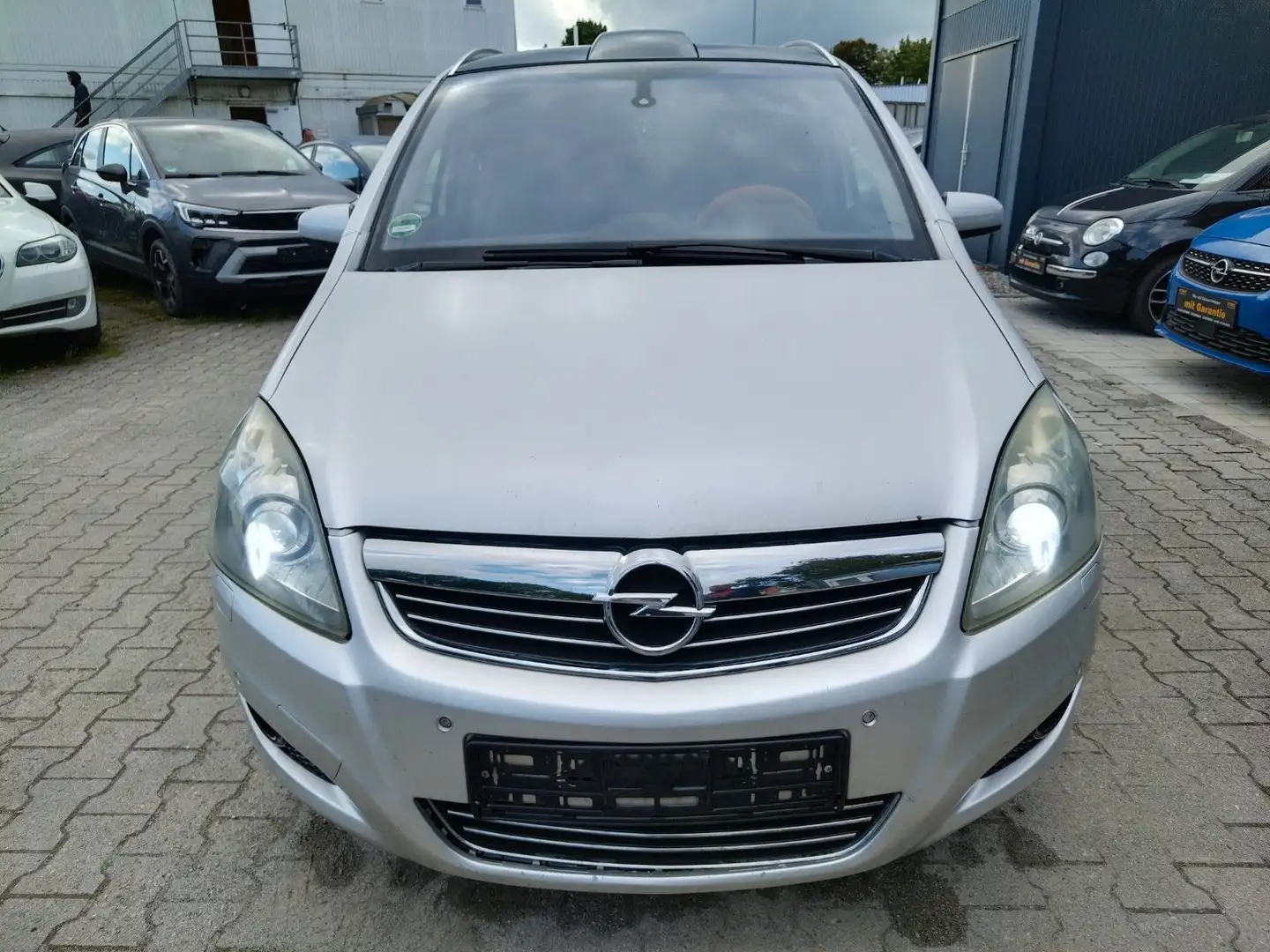Opel Zafira B Cosmo+AUTOMATIK+NAVI+PANO+SHZ+XENON Silber - 2