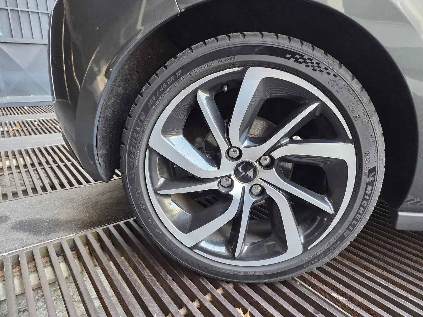 Citroen DS3 1.6 bluehdi Sport Chic 120cv - 2