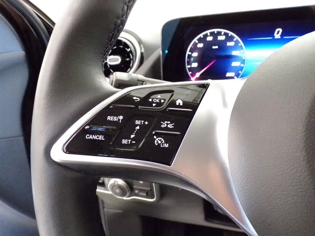 Mercedes-Benz GLA 180 - GLA 180 Progressive Advanced auto 17