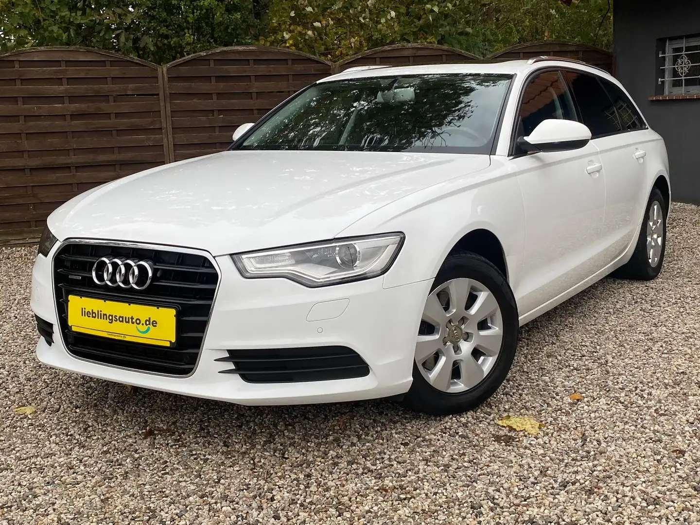 Audi A6 Avant 3.0 TDI quattro AHK Pano Navi Xenon SHZ Blanc - 1