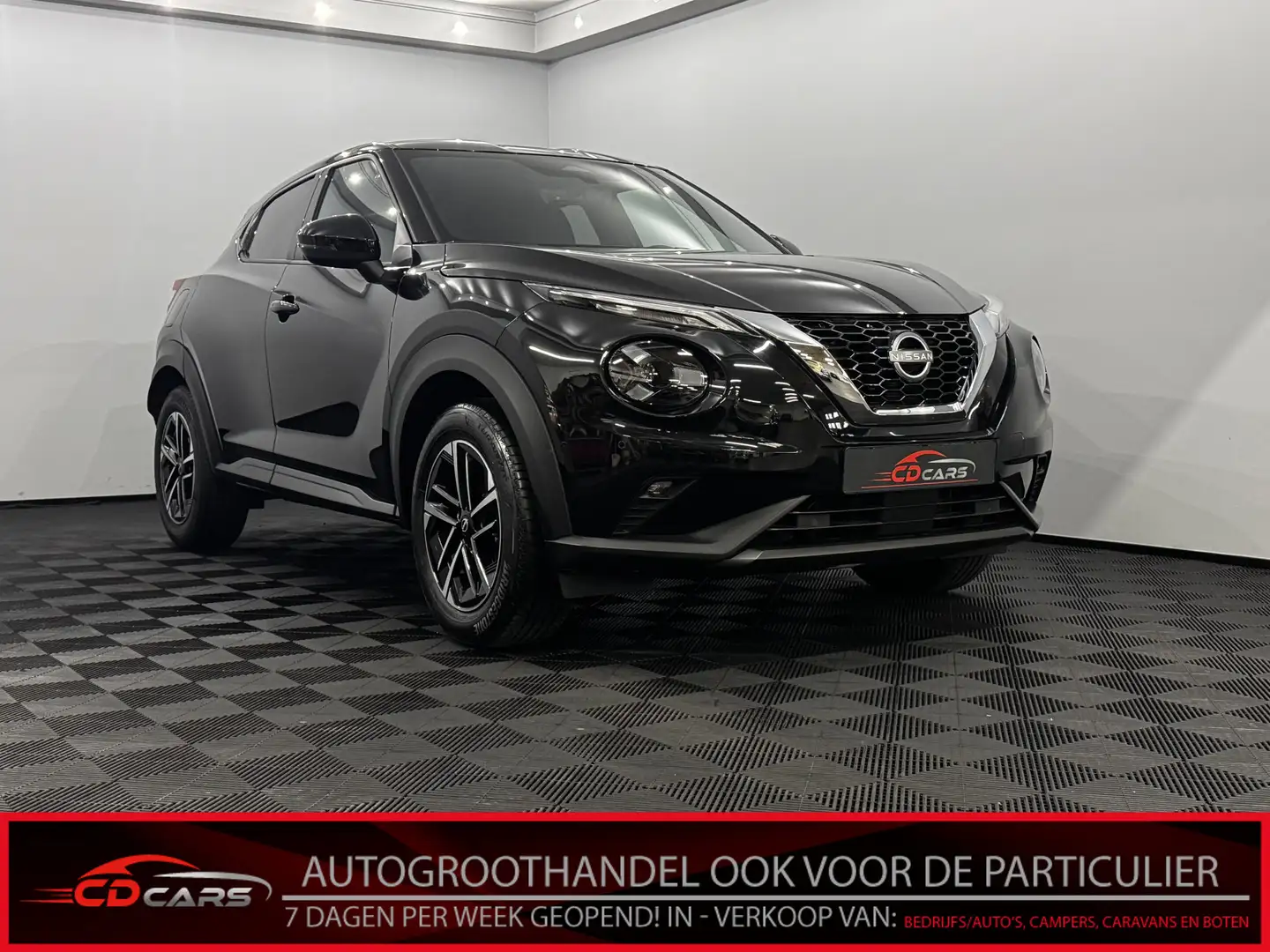 Nissan Juke 1.0 DIG-T N-Connecta Half leder, Camera, Navi, Win Zwart - 1