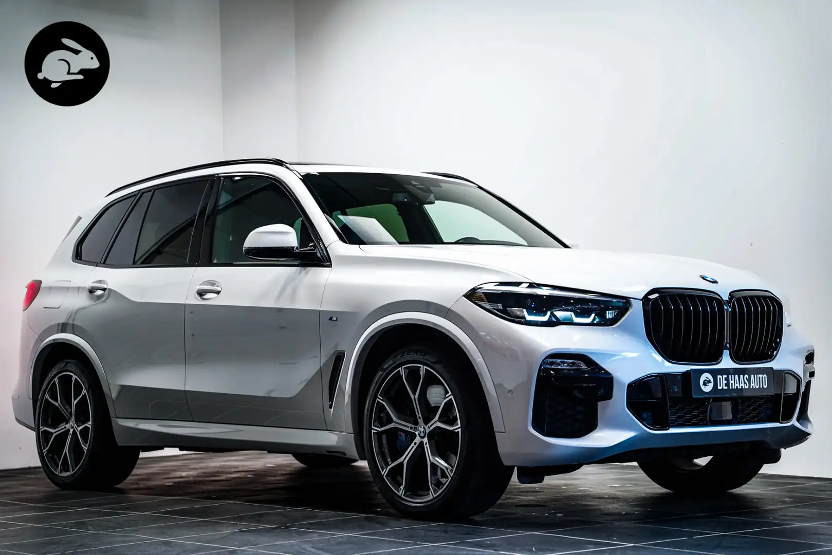 BMW X5 xDrive45e M-Sport|Pano dak|Trekhaak|Clanck sound|K Wit - 1