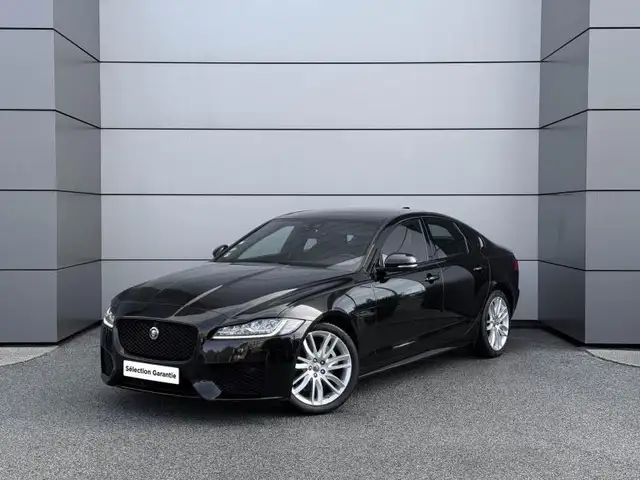 Jaguar XF 2.0D 180ch Chequered Flag BVA