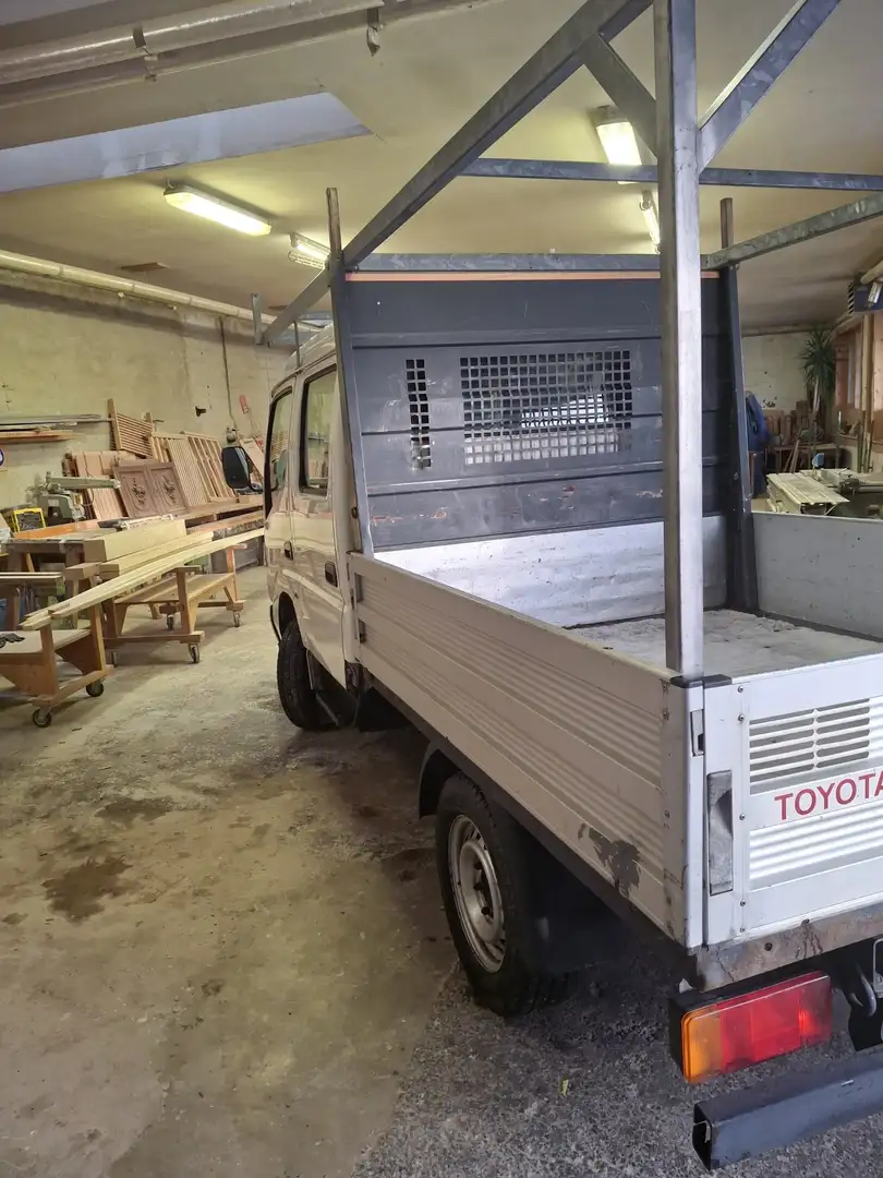 Toyota Dyna Beige - 2