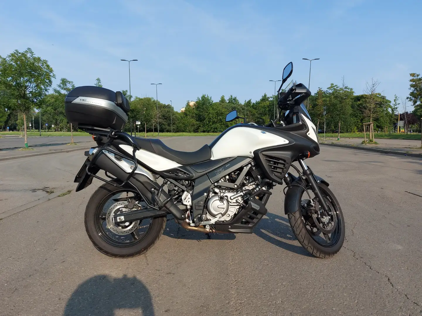 Suzuki V-Strom 650 Blanco - 1
