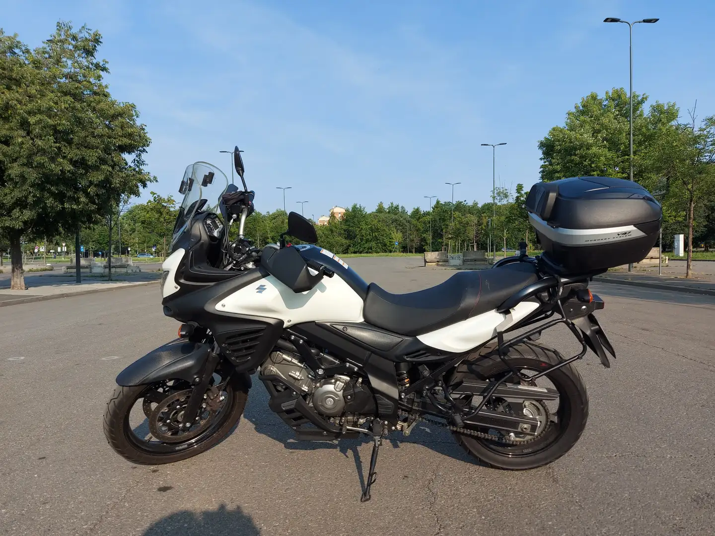 Suzuki V-Strom 650 Blanco - 2