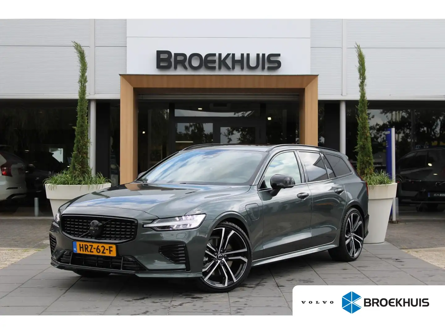 Volvo V60 T6 AWD Ultra Dark | Bowers & Wilkins |  Head-Up Di Groen - 1