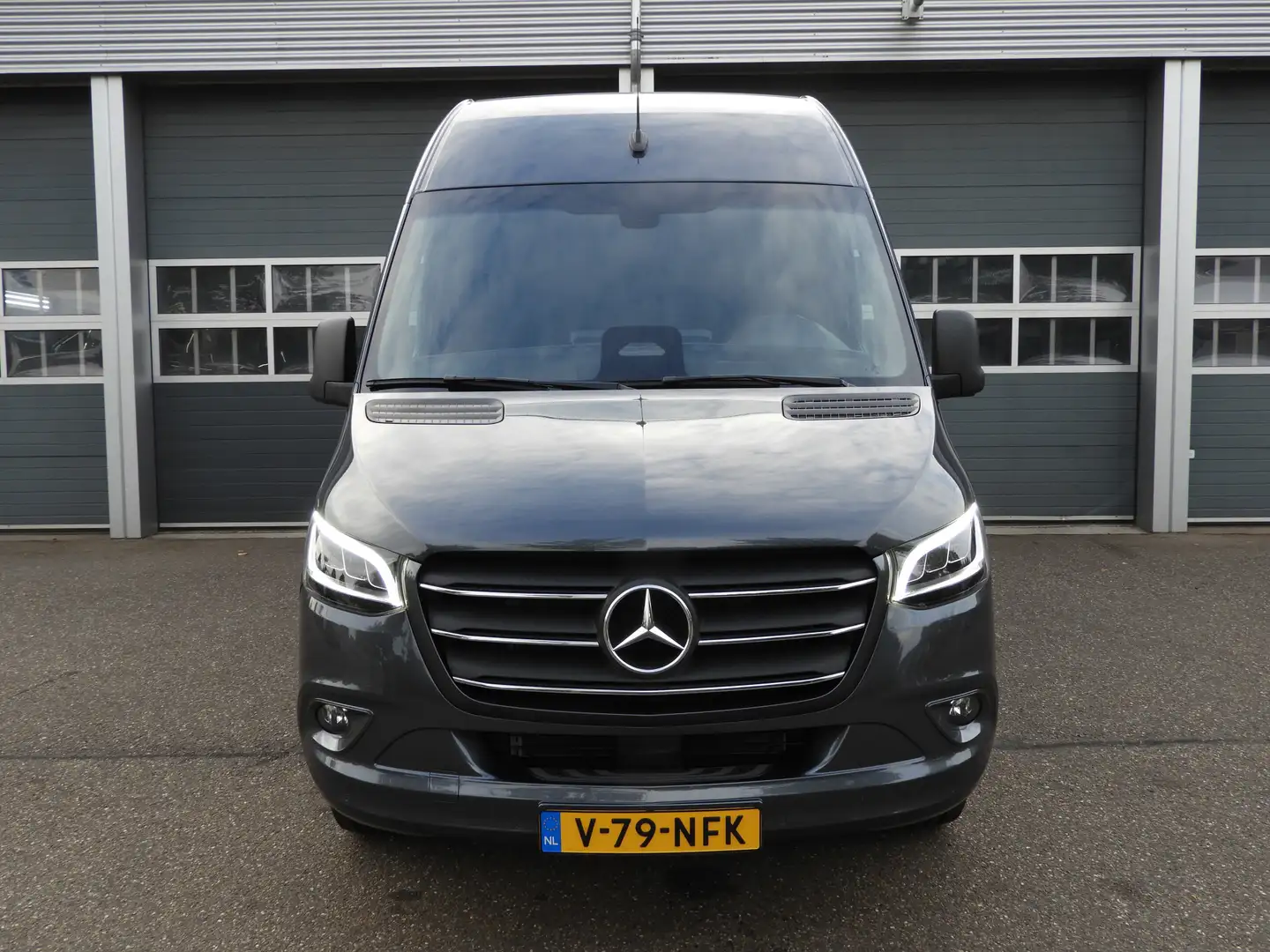 Mercedes-Benz Sprinter 317 1.9 CDI L2H2 RWD AUT | LED | MBUX | CAMERA | F Grijs - 2