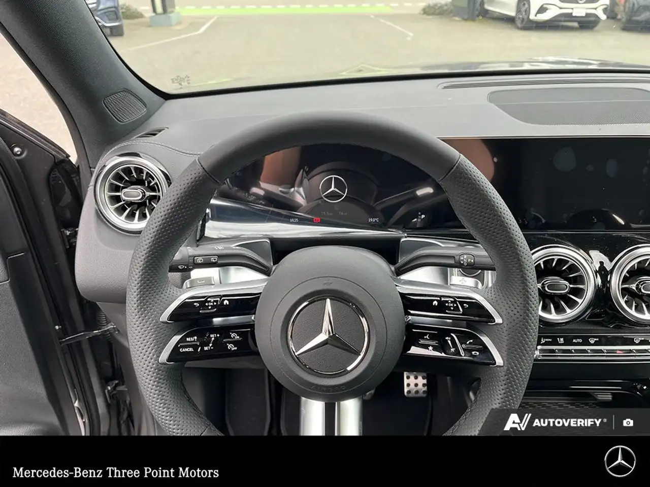 Mercedes-Benz EQB снимка Mercedes-Benz EQB