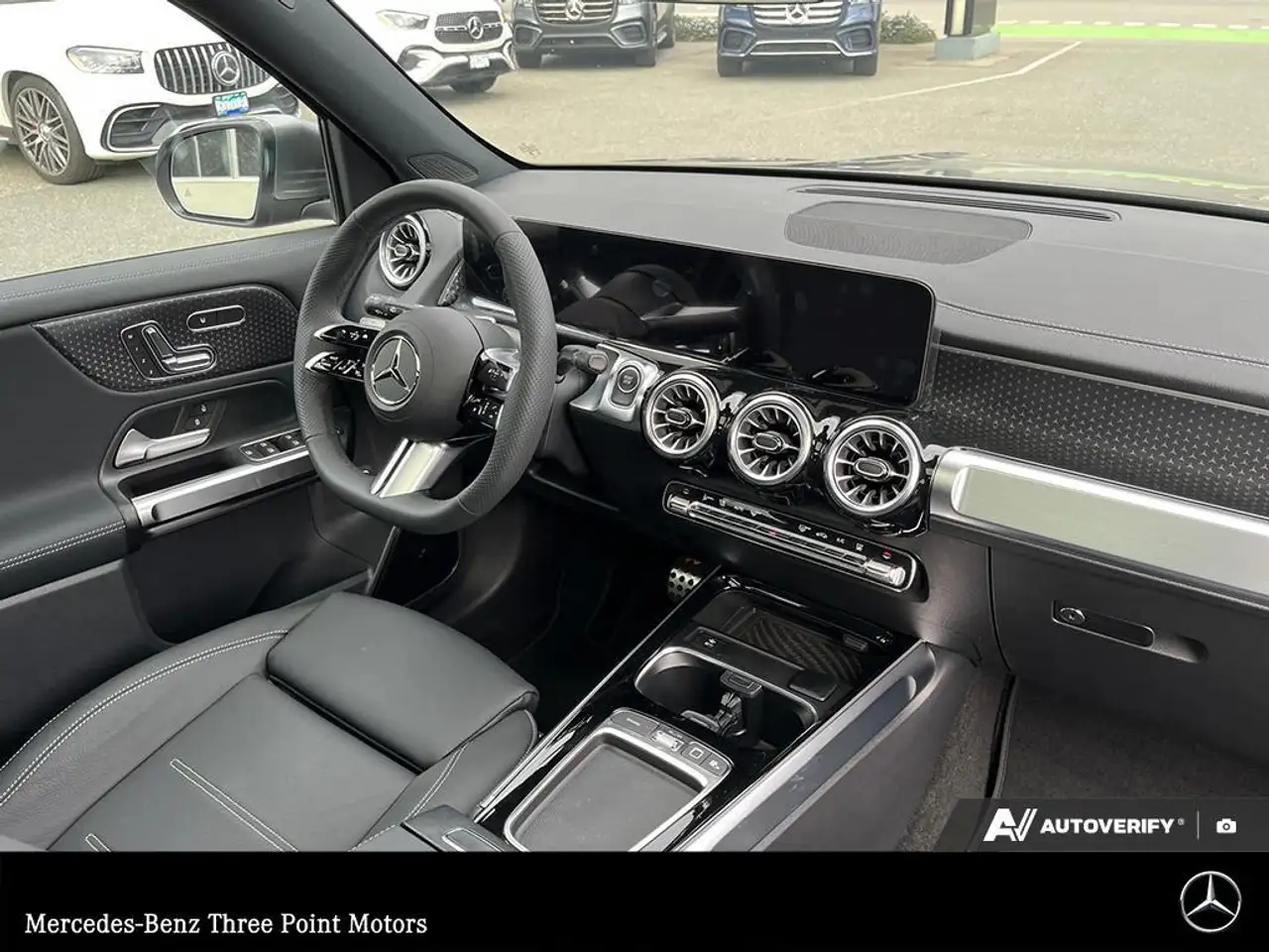 Mercedes-Benz EQB снимка Mercedes-Benz EQB
