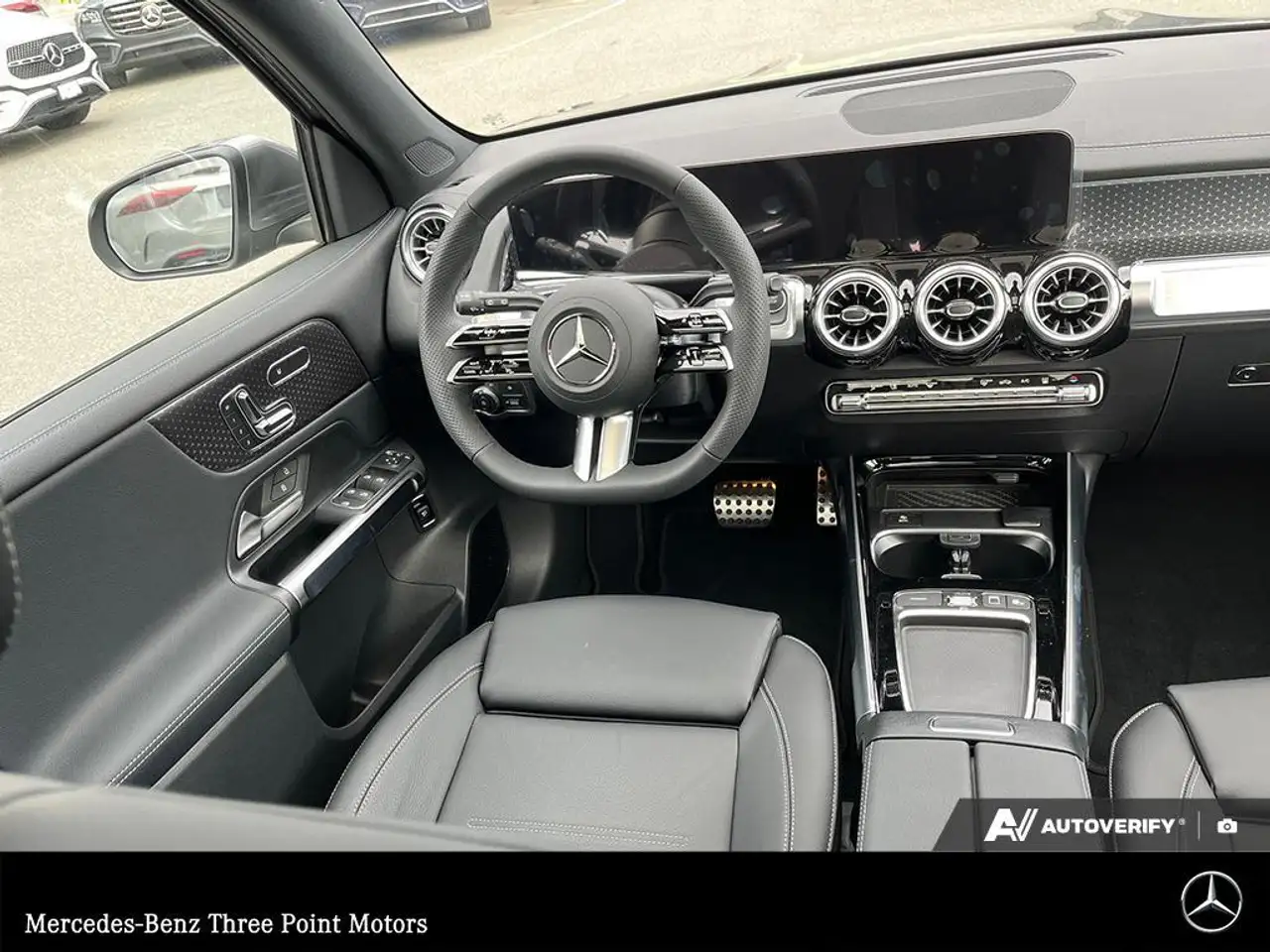 Mercedes-Benz EQB снимка Mercedes-Benz EQB