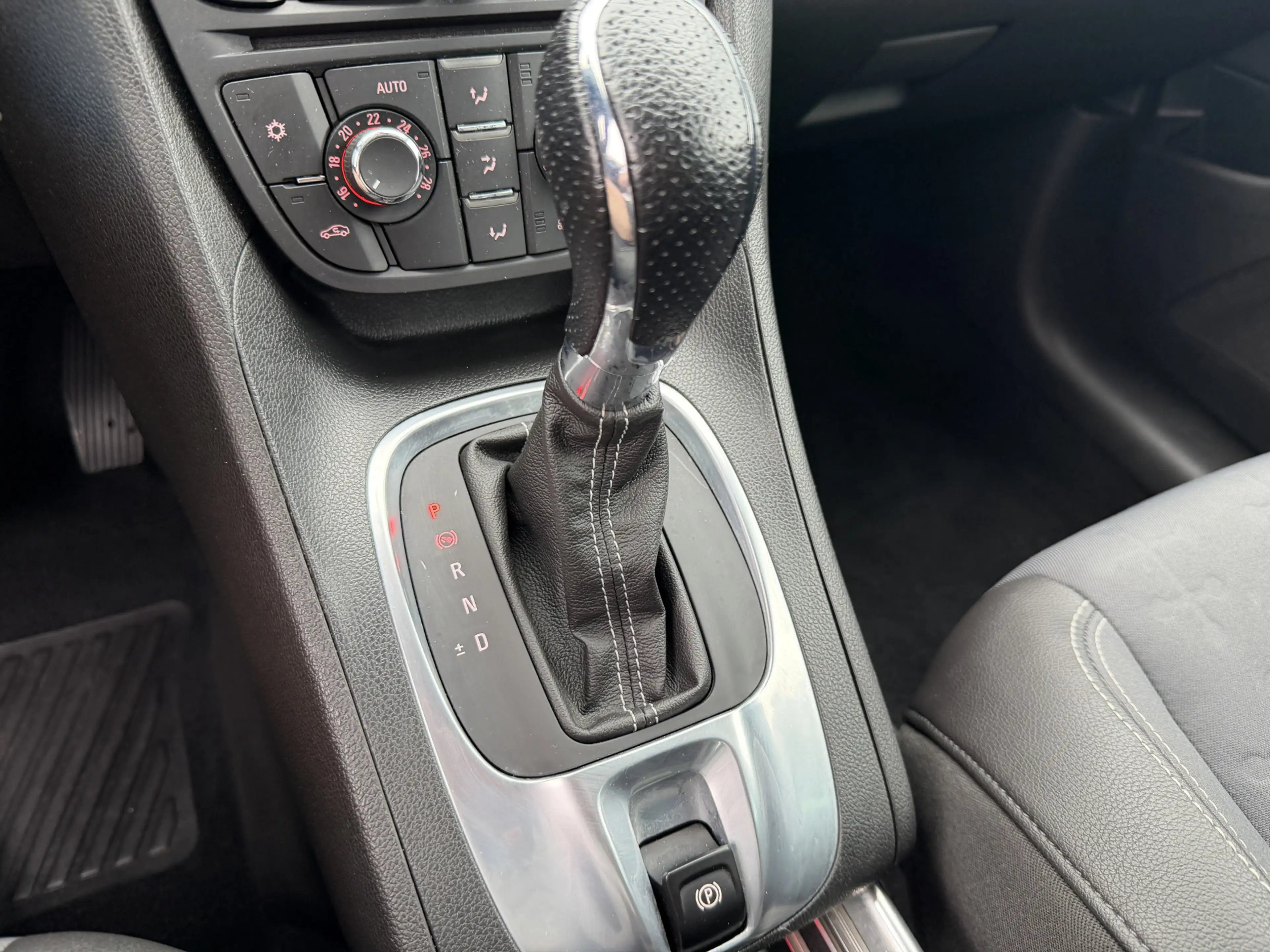 Opel Meriva 1.4 Turbo Cosmo |AUT|LED|NAV|CRUISE|LEDER|CLIMA — photo 14