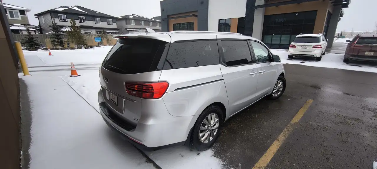 Kia Sedona снимка Kia Sedona