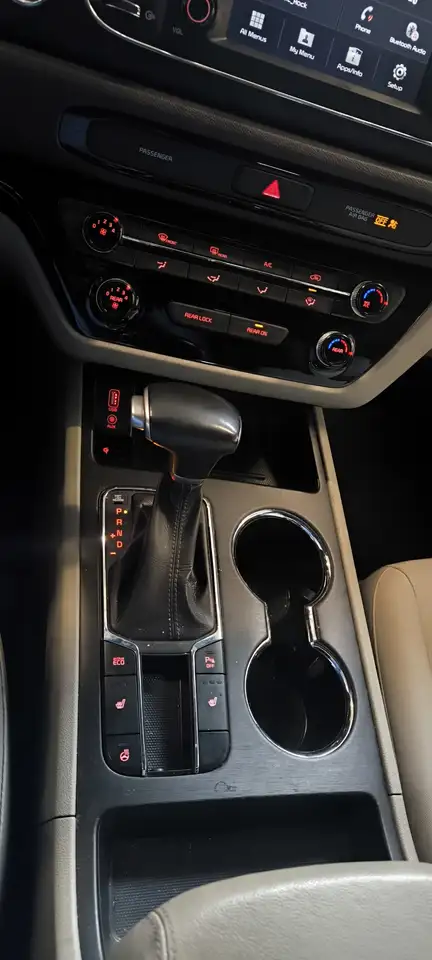 Kia Sedona снимка Kia Sedona