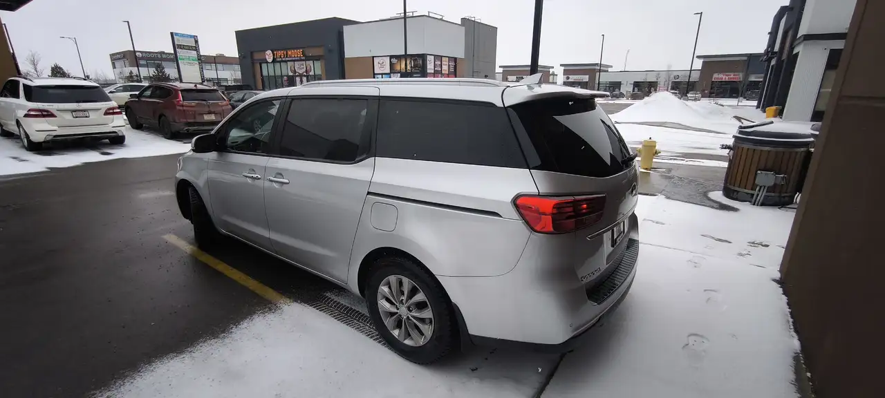 Kia Sedona снимка Kia Sedona