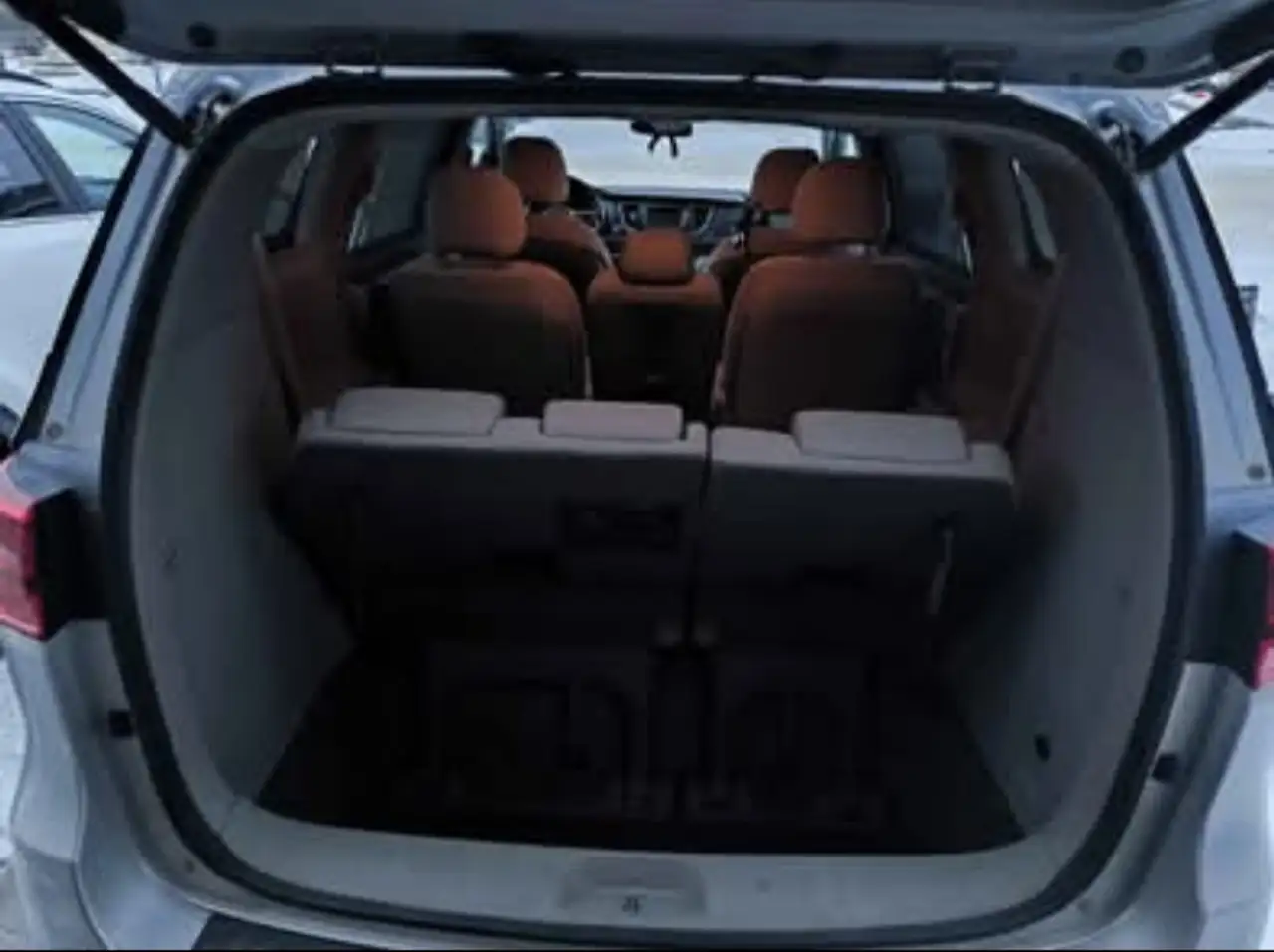 Kia Sedona снимка Kia Sedona