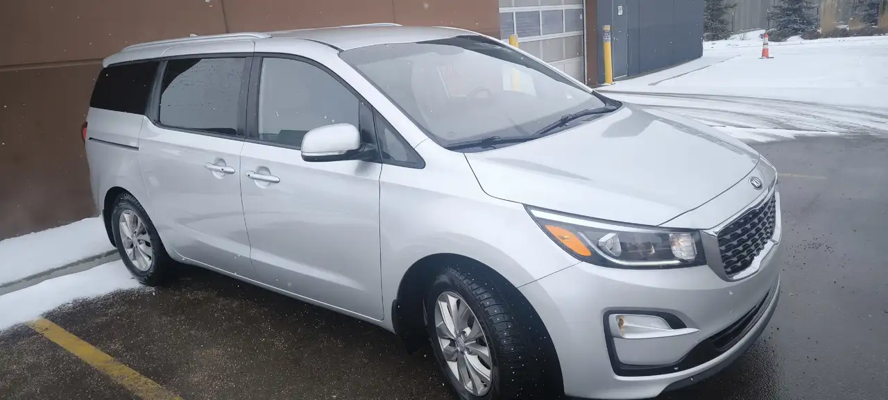 Kia Sedona снимка Kia Sedona