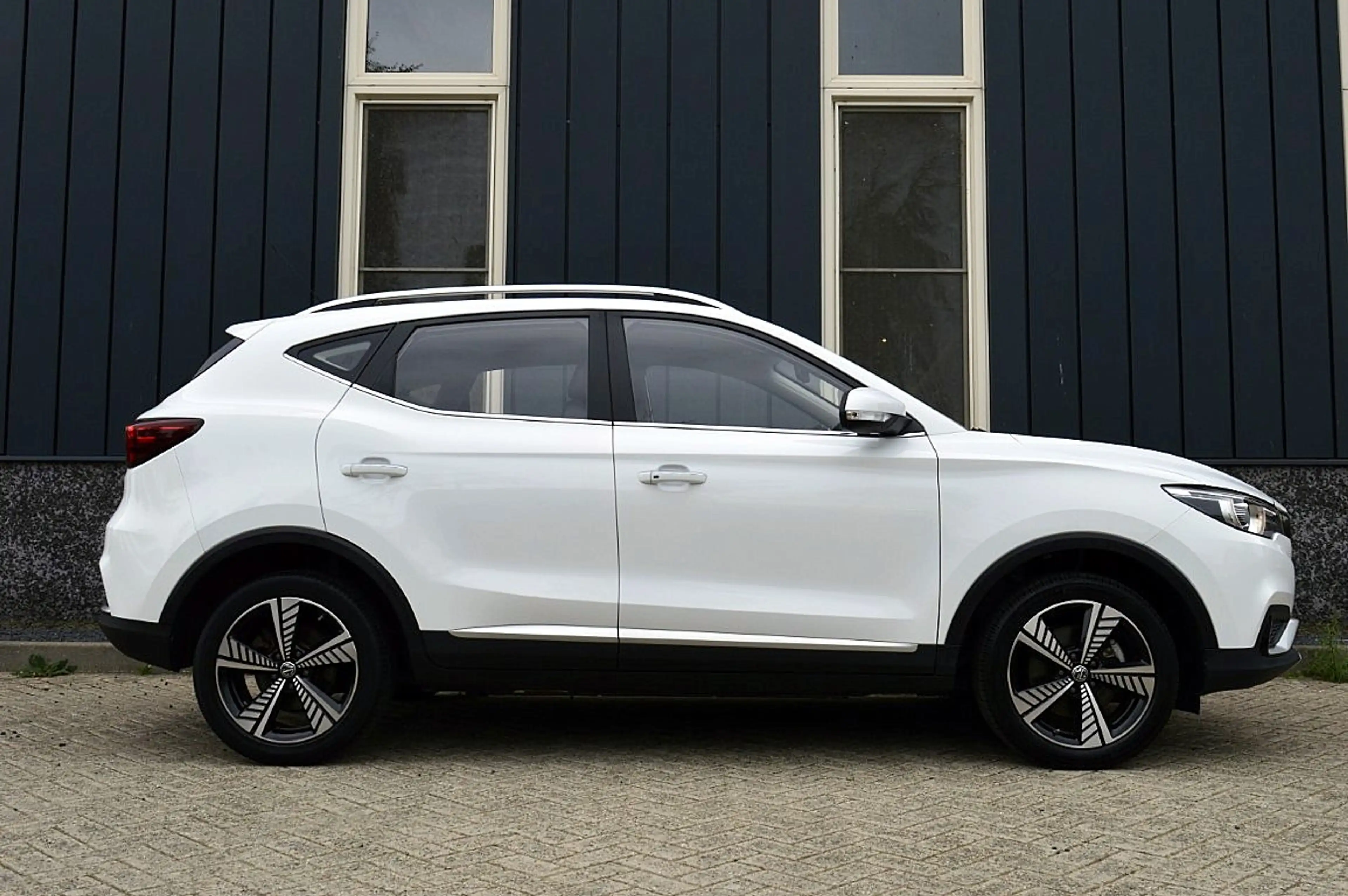 MG ZS MG EV Luxury 45 kWh Rijklaarprijs-Garantie Panoram — photo 6