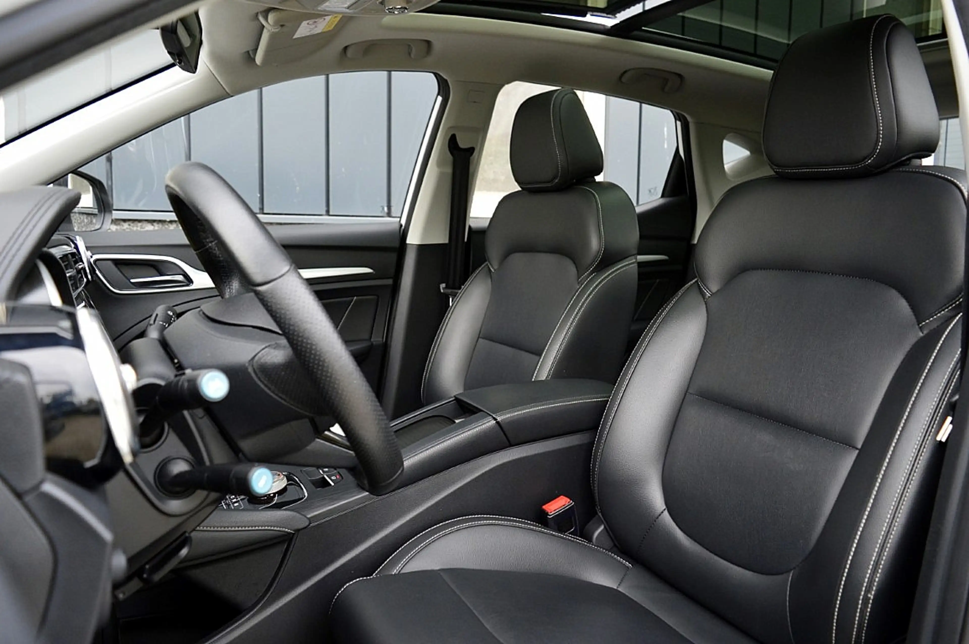 MG ZS MG EV Luxury 45 kWh Rijklaarprijs-Garantie Panoram — photo 13