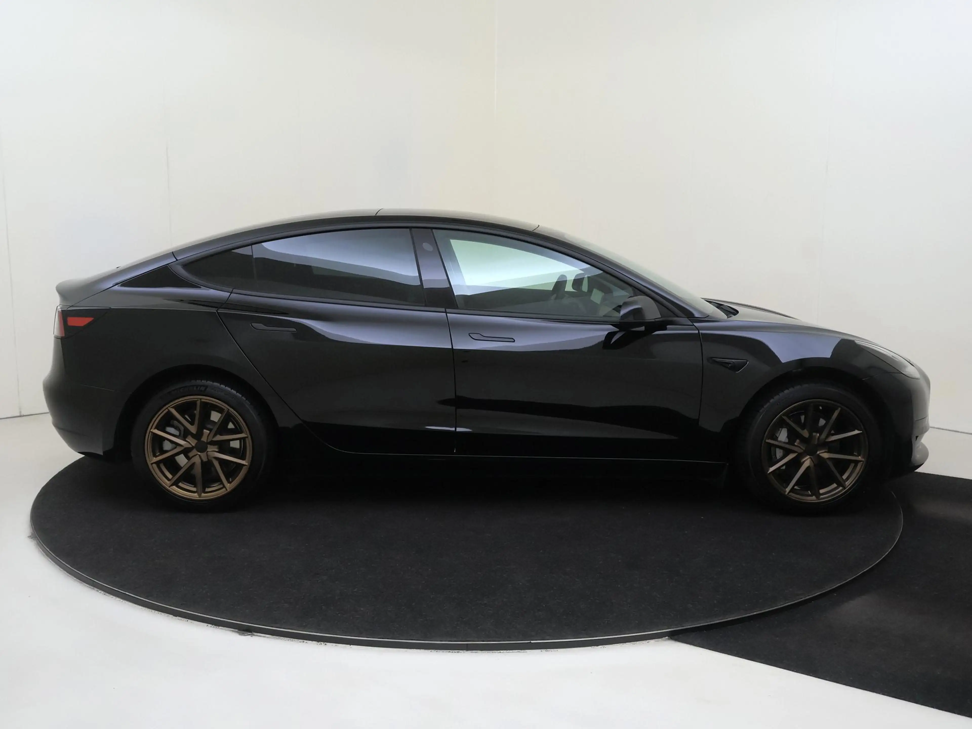 Tesla Model 3 Standard RWD Plus 60 kWh | Carplay/ Android auto | — photo 9