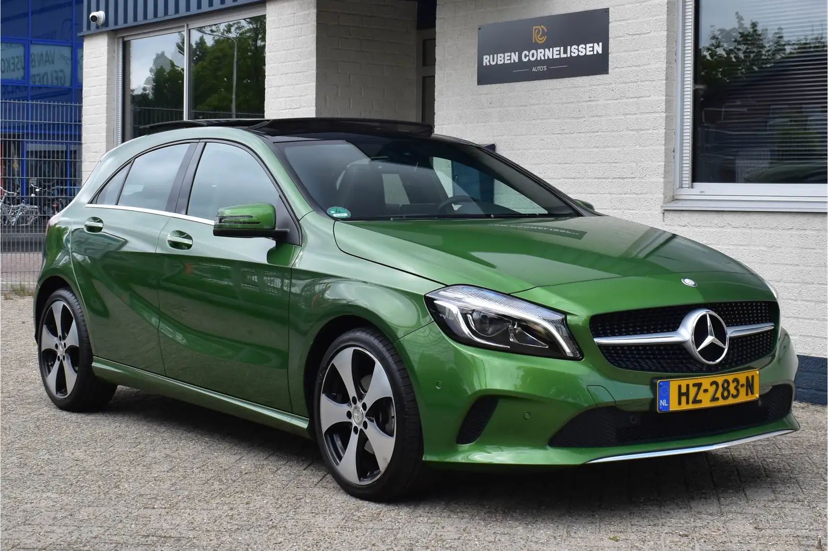 Mercedes-Benz A 160 Prestige | PANO | SFEER | KEYLESS | NAVI | CAMERA Groen - 1