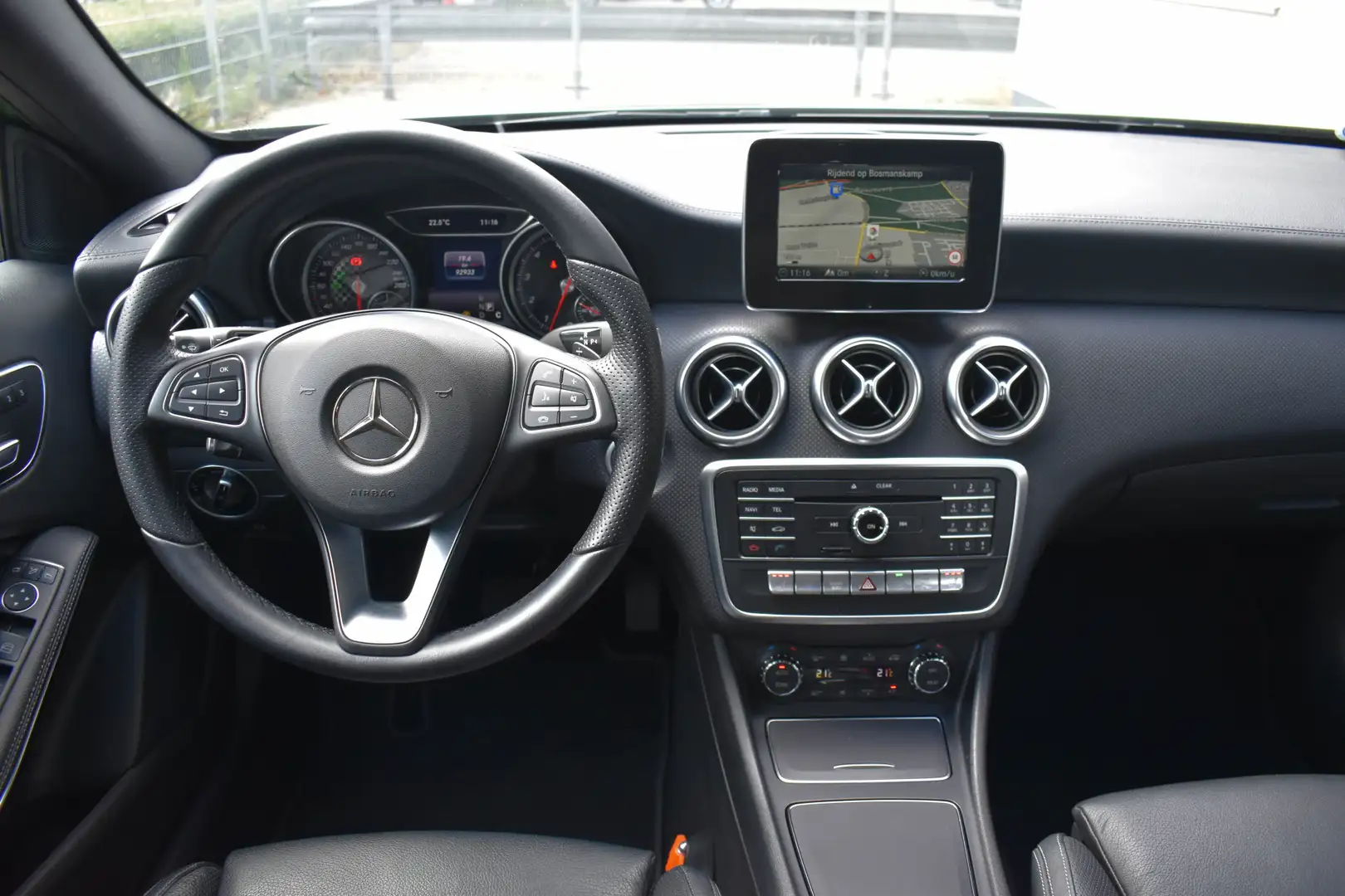 Mercedes-Benz A 160 Prestige | PANO | SFEER | KEYLESS | NAVI | CAMERA Groen - 2