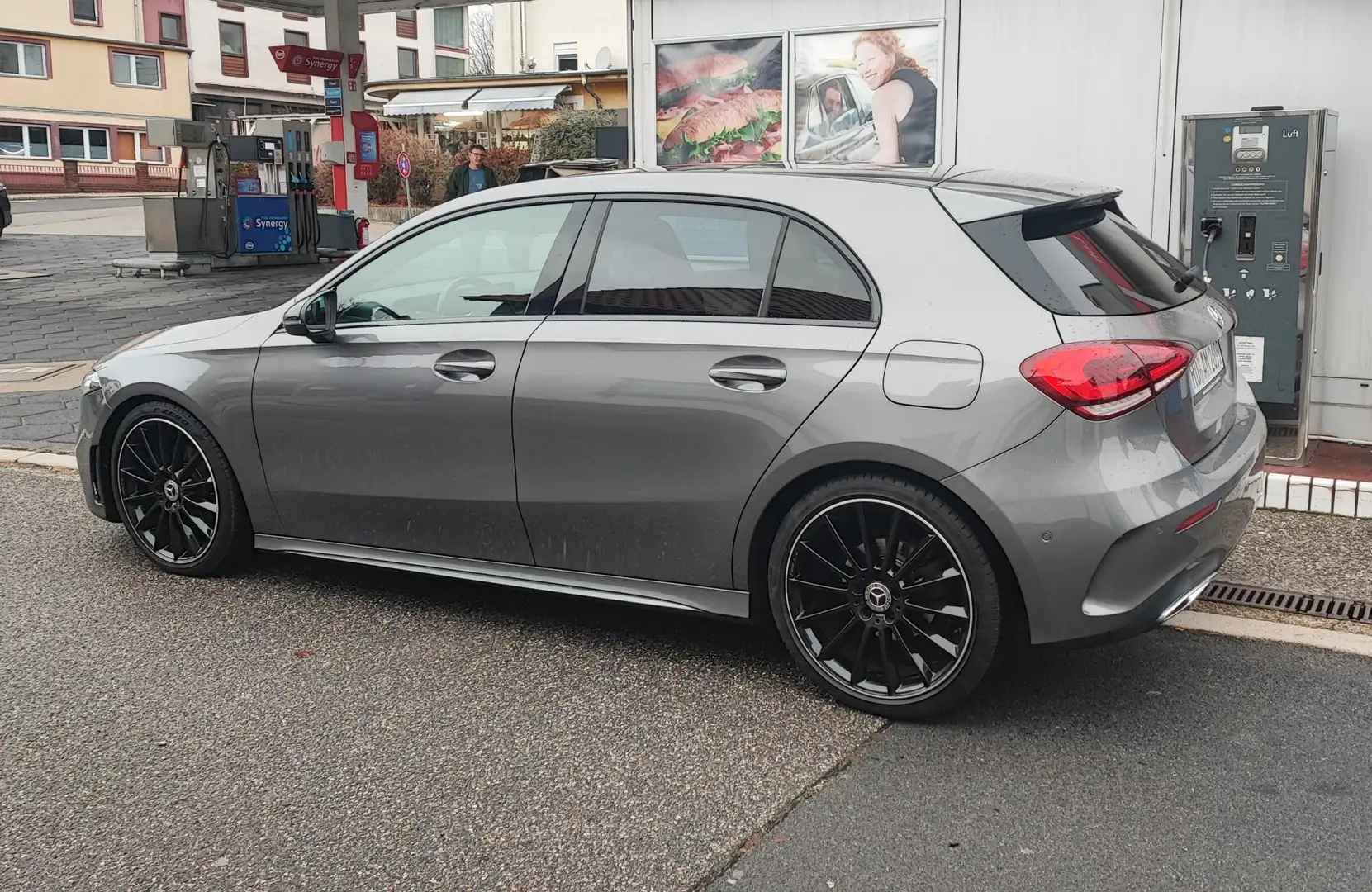 Mercedes-Benz A 180 -TÜV NEU-AMG Line, Panoramadach Grau - 1