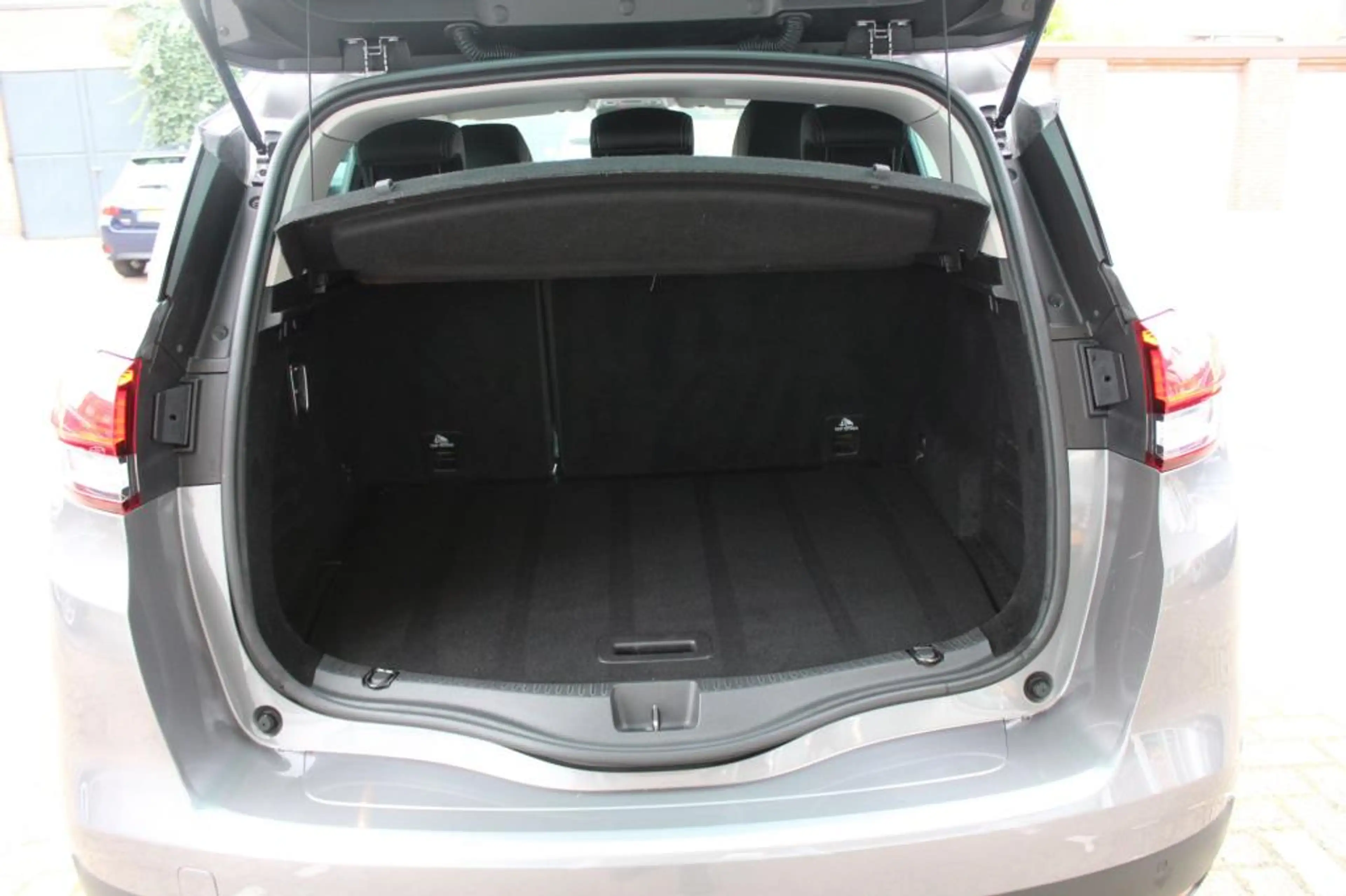 Renault Scenic 1.3 TCe Limited Automaat — photo 5