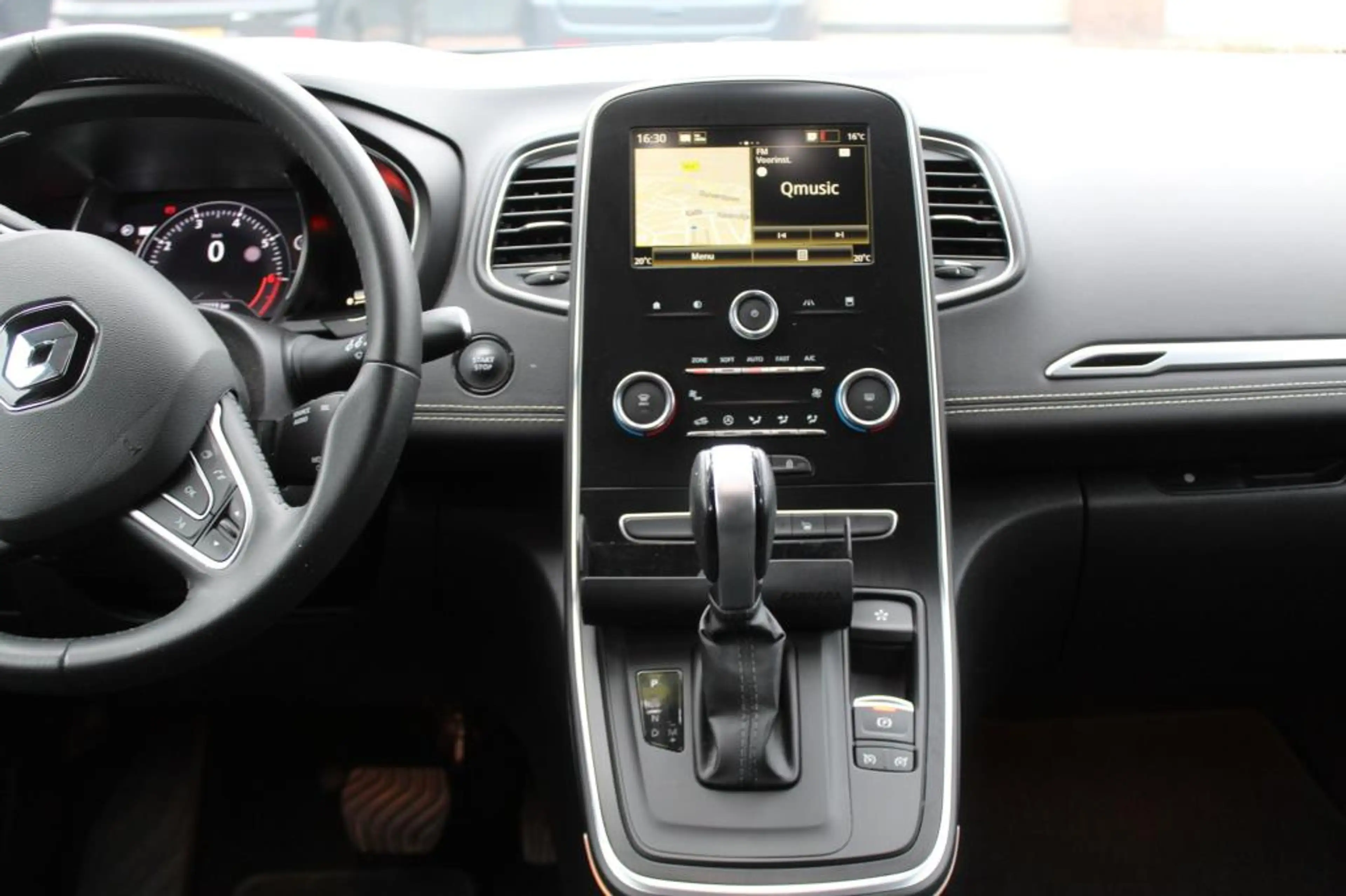 Renault Scenic 1.3 TCe Limited Automaat — photo 8