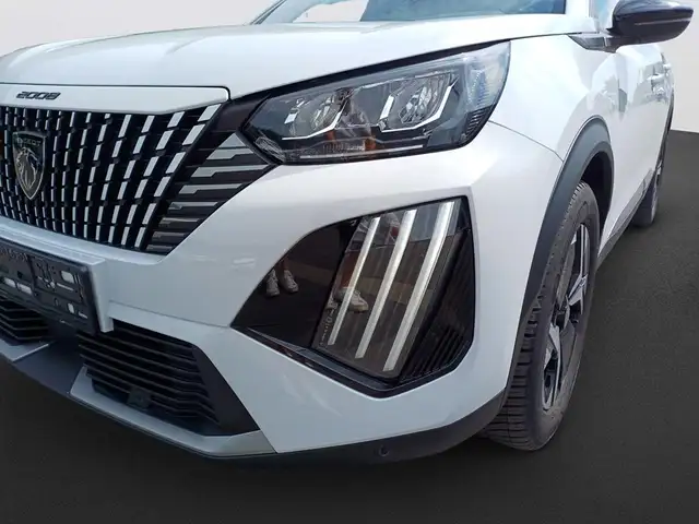 Peugeot 2008 view 9