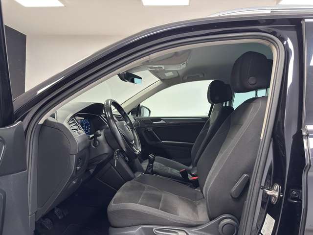Volkswagen Tiguan — photo 11