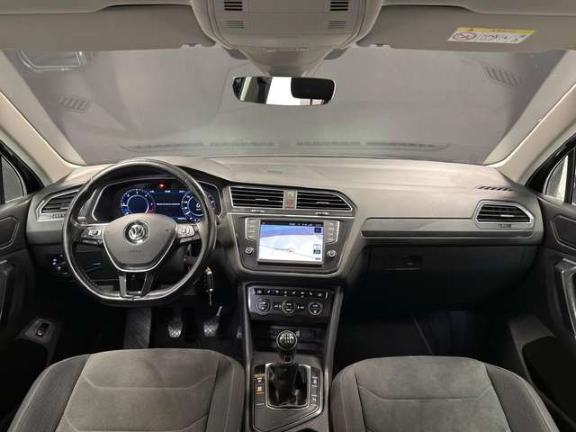 Volkswagen Tiguan — photo 9
