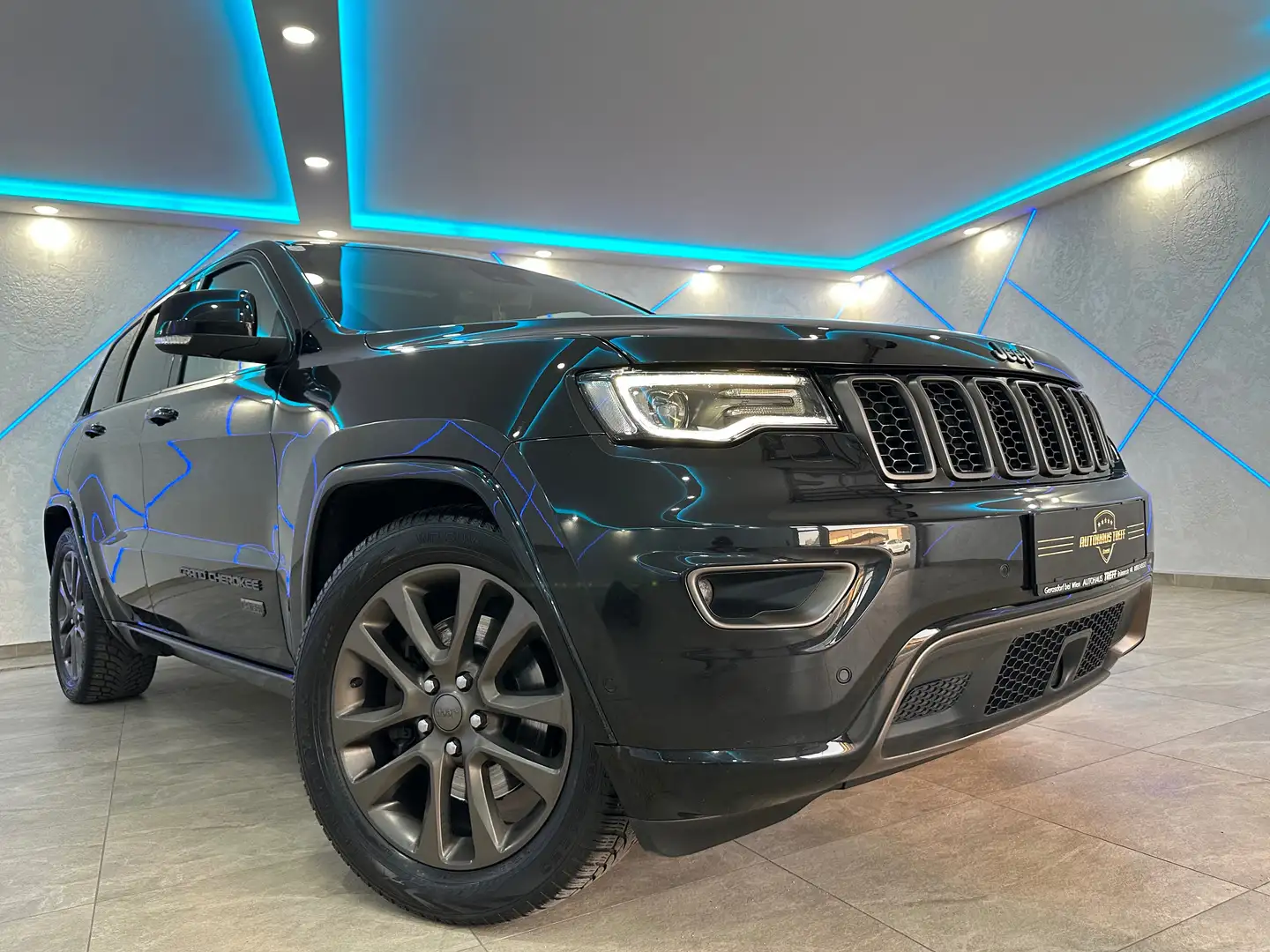 Jeep Grand Cherokee 3,0 V6 CRD 75thAnniversary*PANO*LUFT*REAR TV*VOLL* Schwarz - 1