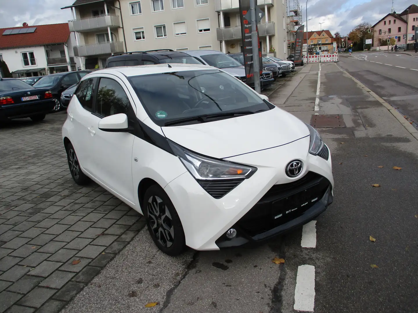 Toyota Aygo x-play connect Weiß - 1